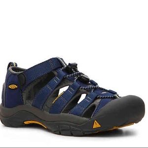 Boys Keens sandals  size 3